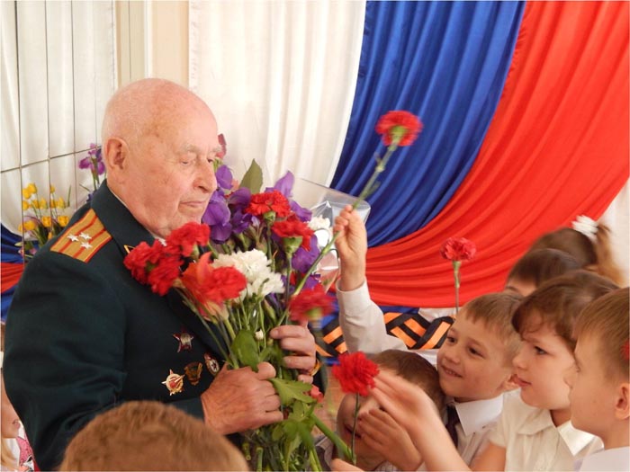 Поздравление Ветеранов Детского Сада